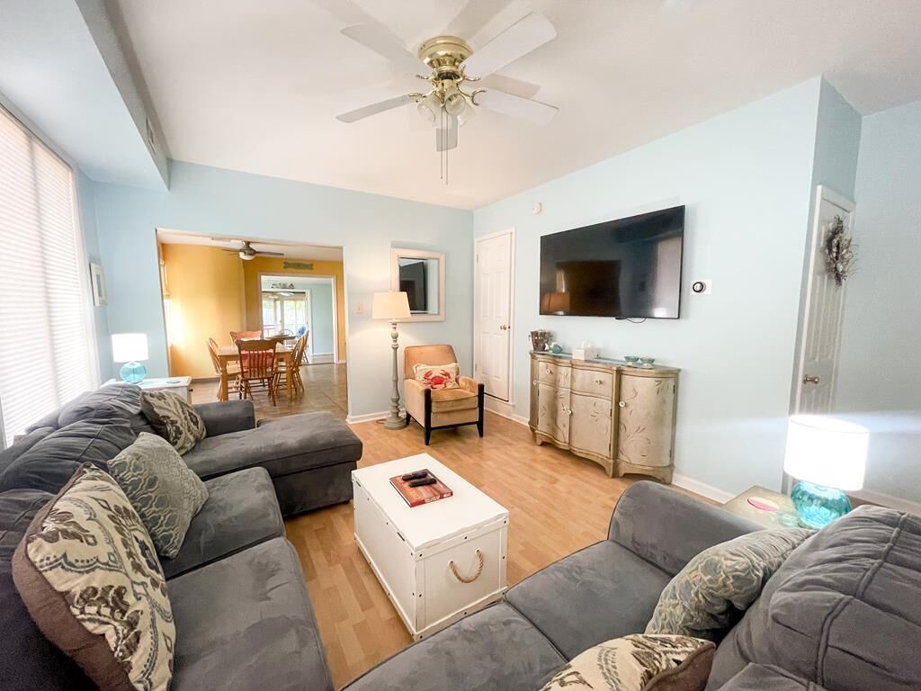 Pet Friendly, Walk to Washington St. Mall