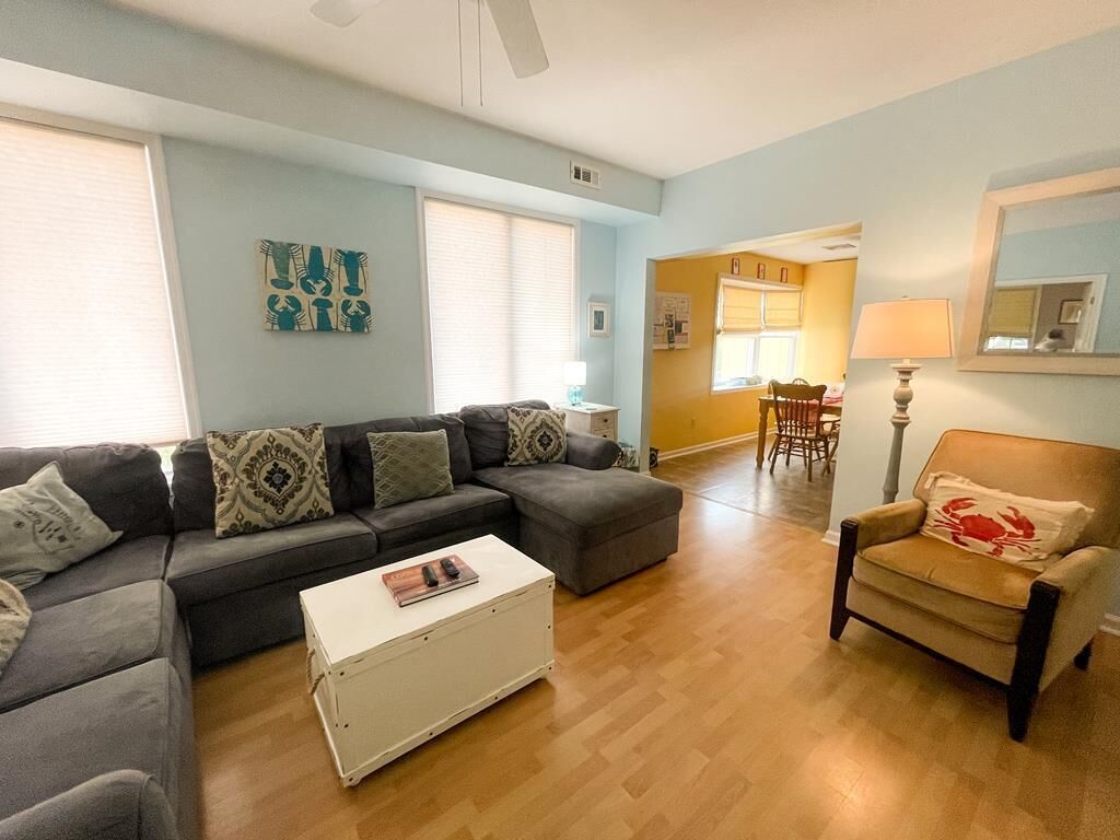 Pet Friendly, Walk to Washington St. Mall