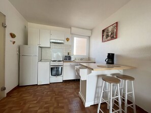 Réfrigérateur, micro-ondes, four