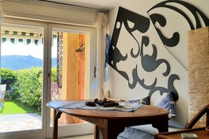 Dining - The Biker's Hut, Appartamento con Piscina e Deposito Bici (FINALE LIGURE)