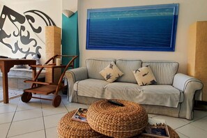 TV - The Biker's Hut, Appartamento con Piscina e Deposito Bici (FINALE LIGURE)