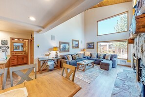 电视、壁炉、立体声音响