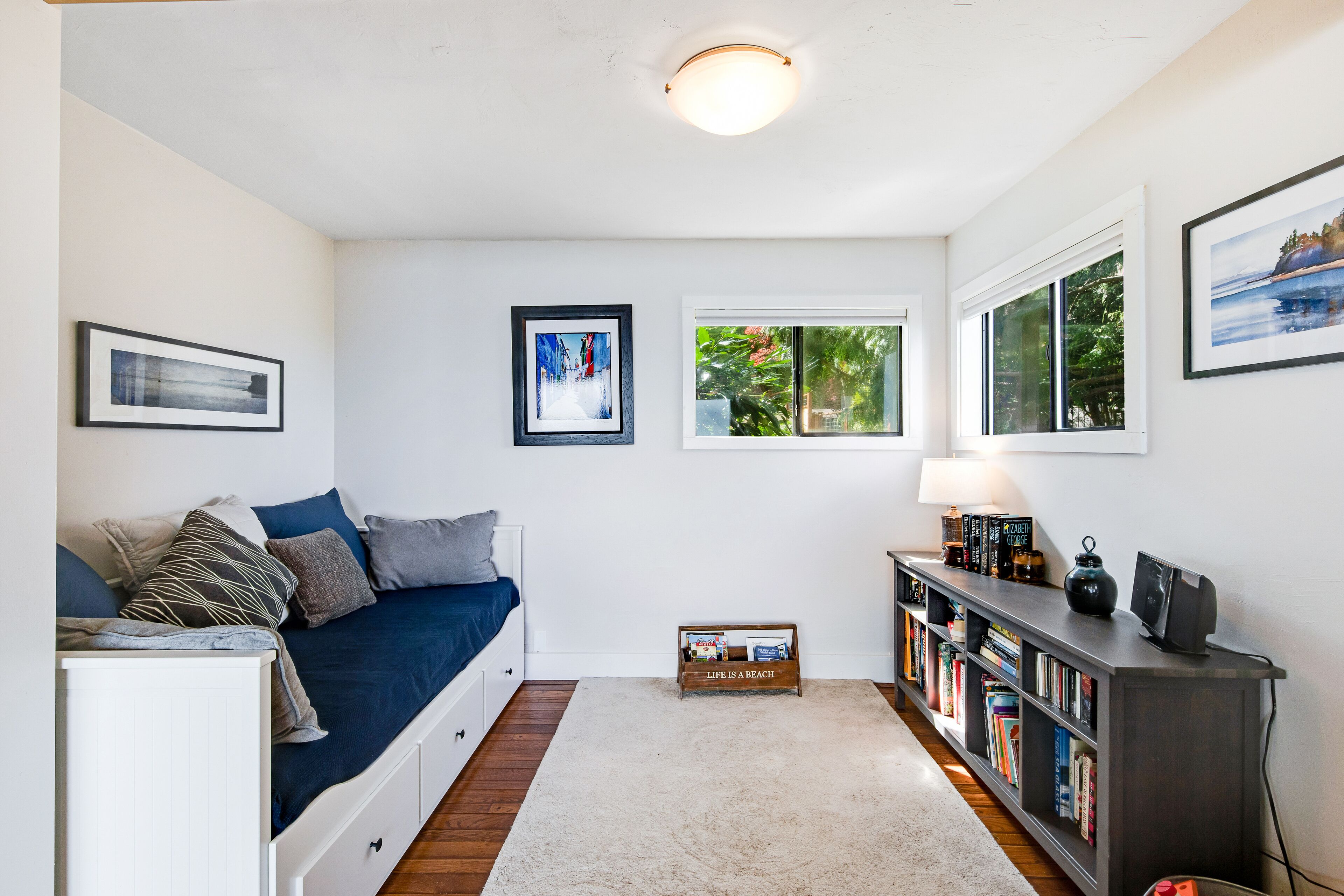 Waterfront gem w/ocean view, large deck, yard, beach access, WiFi - dog-friendly