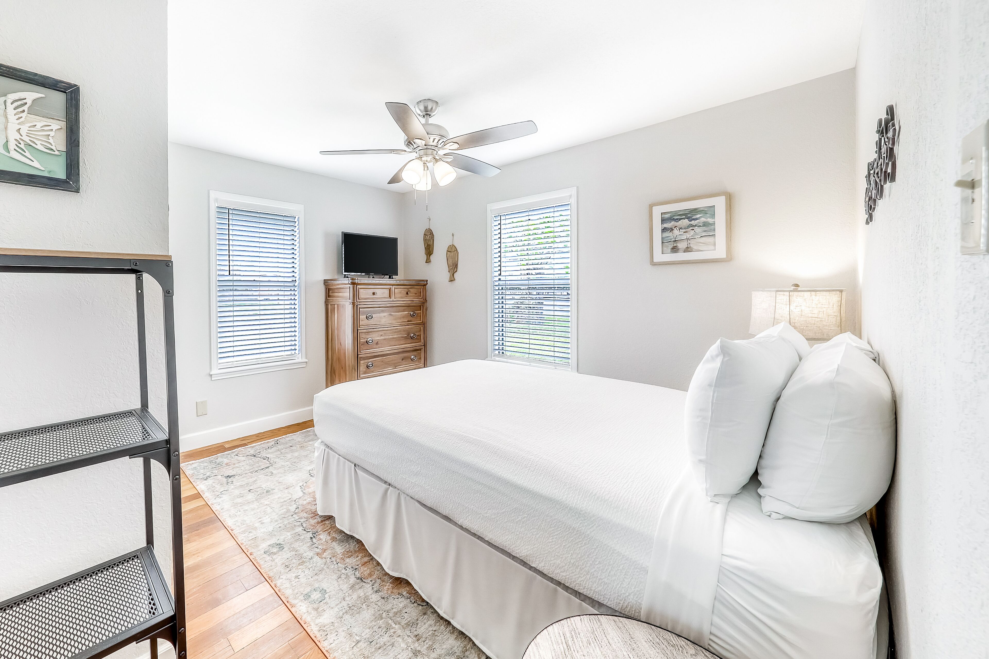 Bright, duplex home with high-speed WiFi, central AC & W/D - dog-friendly