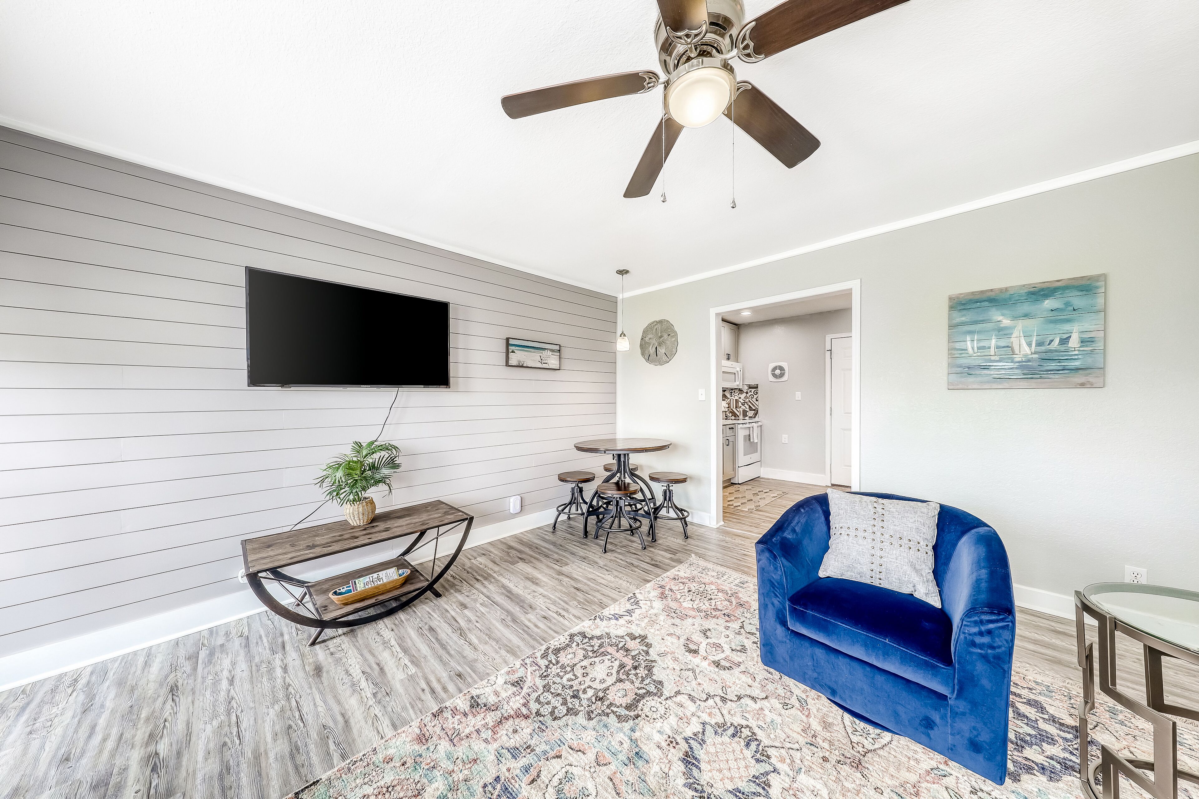 Welcoming duplex home with high-speed WiFi & central AC - dog-friendly