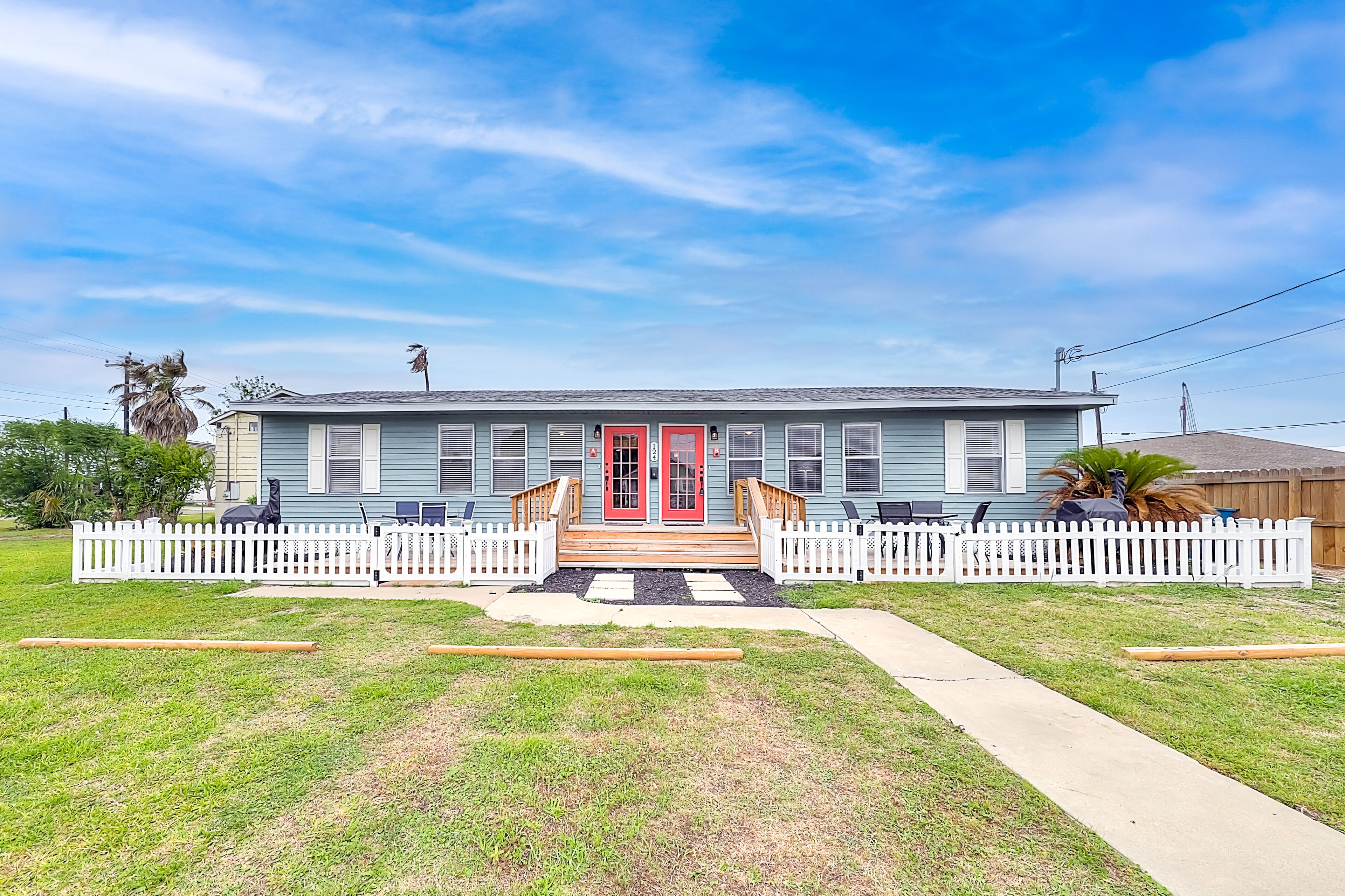 Welcoming duplex home with high-speed WiFi & central AC - dog-friendly