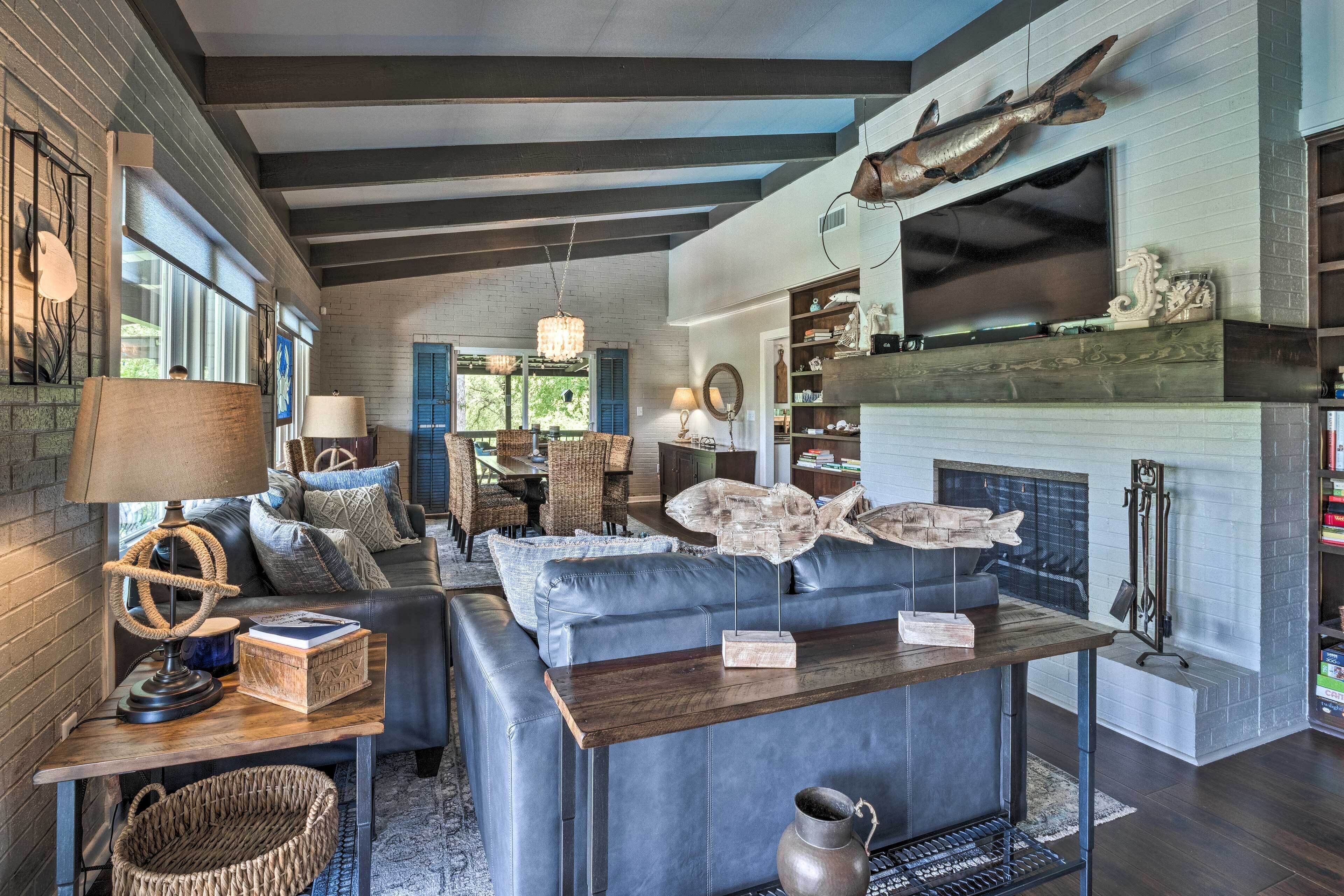 Chic Family-Friendly Home with Outdoor Oasis!