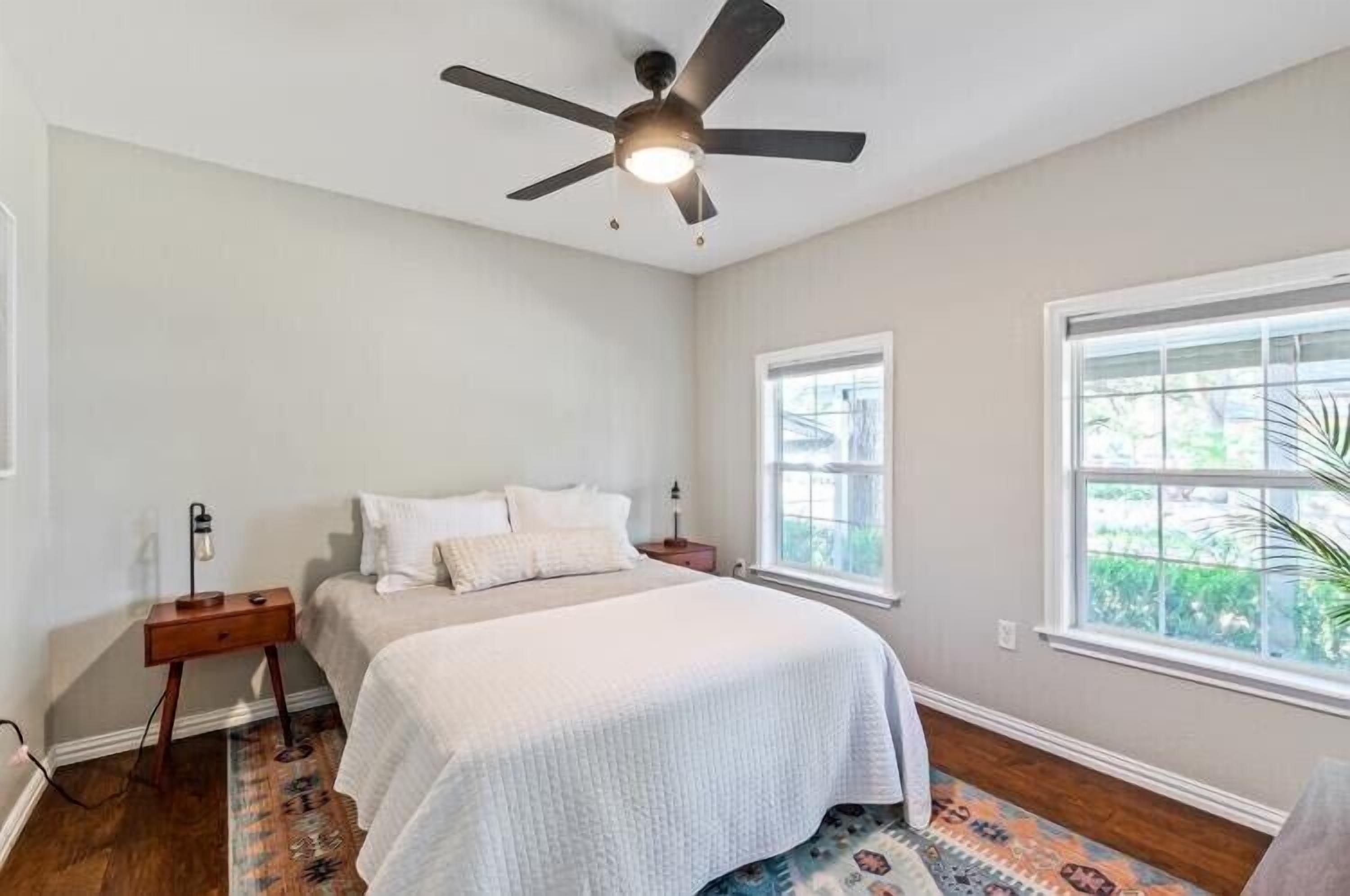 Creek side Treehouse 