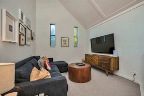 Smart TV, fireplace, offices - Calistoga Cottage - Hot Tub and Tastings Included (Calistoga)