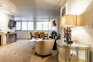 Smart-TV, Kamin, DVD-Player