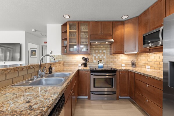 Fridge, microwave, oven, stovetop