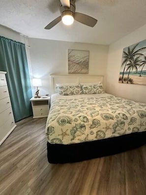 1 bedroom, iron/ironing board, WiFi, bed sheets - Jewell by the Sea, Oceanview, King Size Bed, Dog Friendly! (Galveston)