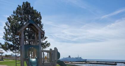 Newly renovated 2 bedroom house with view of the Souris Harbour & marina.