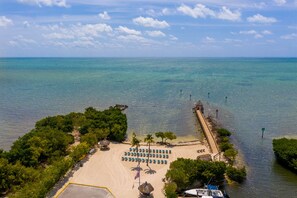 Beach nearby, sun-loungers, beach towels - Tavernier Oceanfront Resort Condo-Pool, Dockage, Kayaks, Onsite Restaurant & Bar (Tavernier)