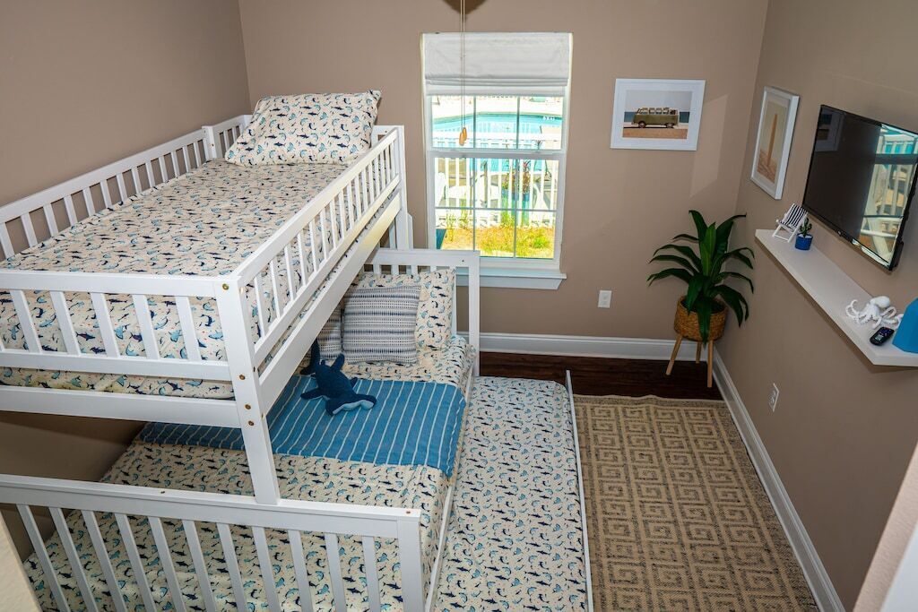 4 bedrooms, iron/ironing board, travel cot, free WiFi