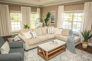 Smart TV, video games, foosball, books - Walk2Beach! 4BR,GolfCart, 4Bikes,Pool, PetsOK (Santa Rosa Beach)