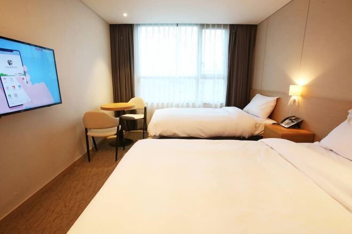 In-room safe, blackout drapes, WiFi (free), bed sheets