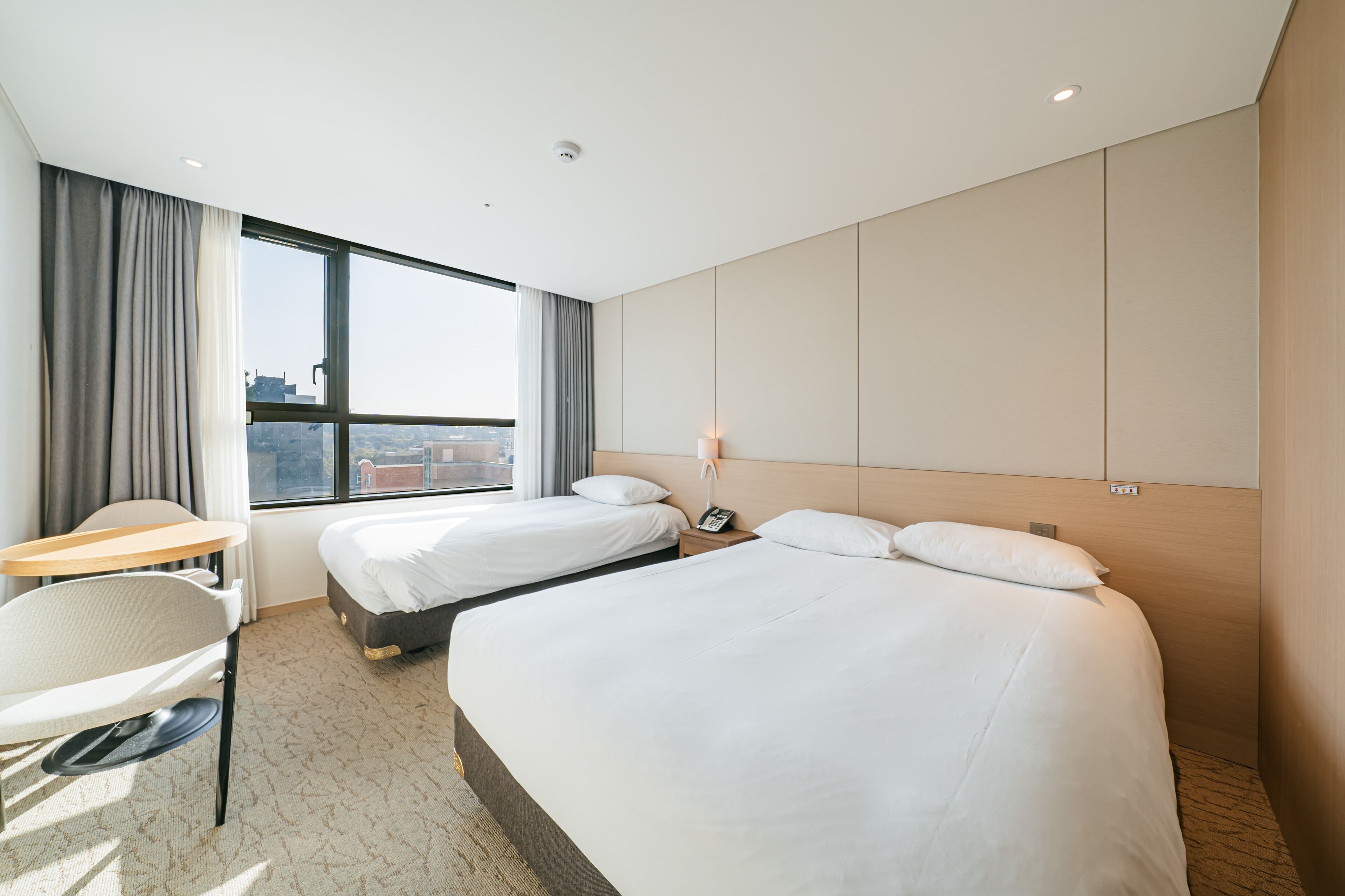 Deluxe Twin Room | In-room safe, blackout drapes, free WiFi, bed sheets