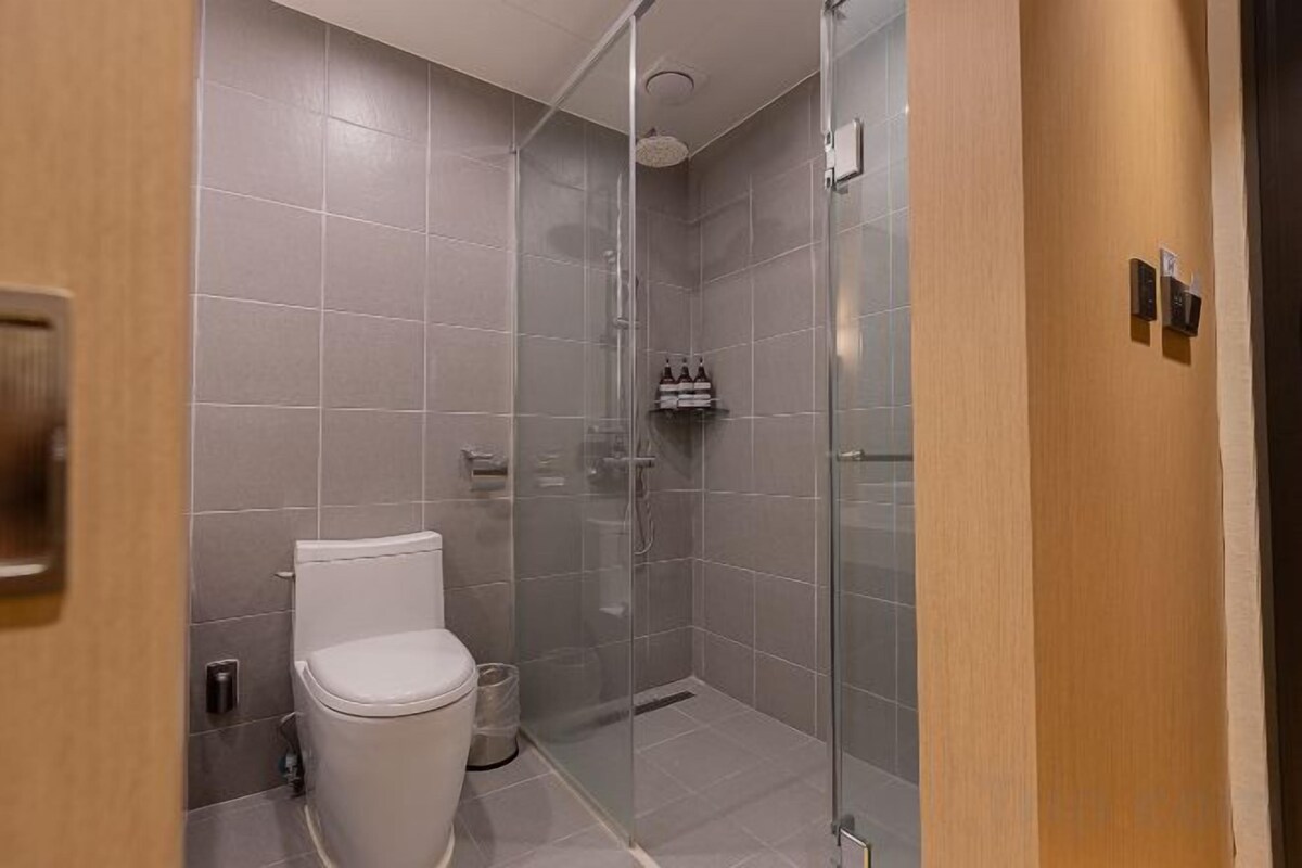 Shower, eco-friendly toiletries, hair dryer, slippers