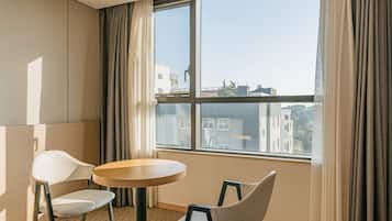 Superior-Doppelzimmer | Zimmersafe, Verdunkelungsvorhänge, kostenloses WLAN, Bettwäsche