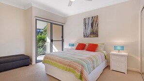 4 chambres, fer et planche à repasser