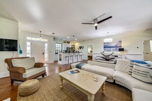 Smart TV, fireplace, DVD player, books