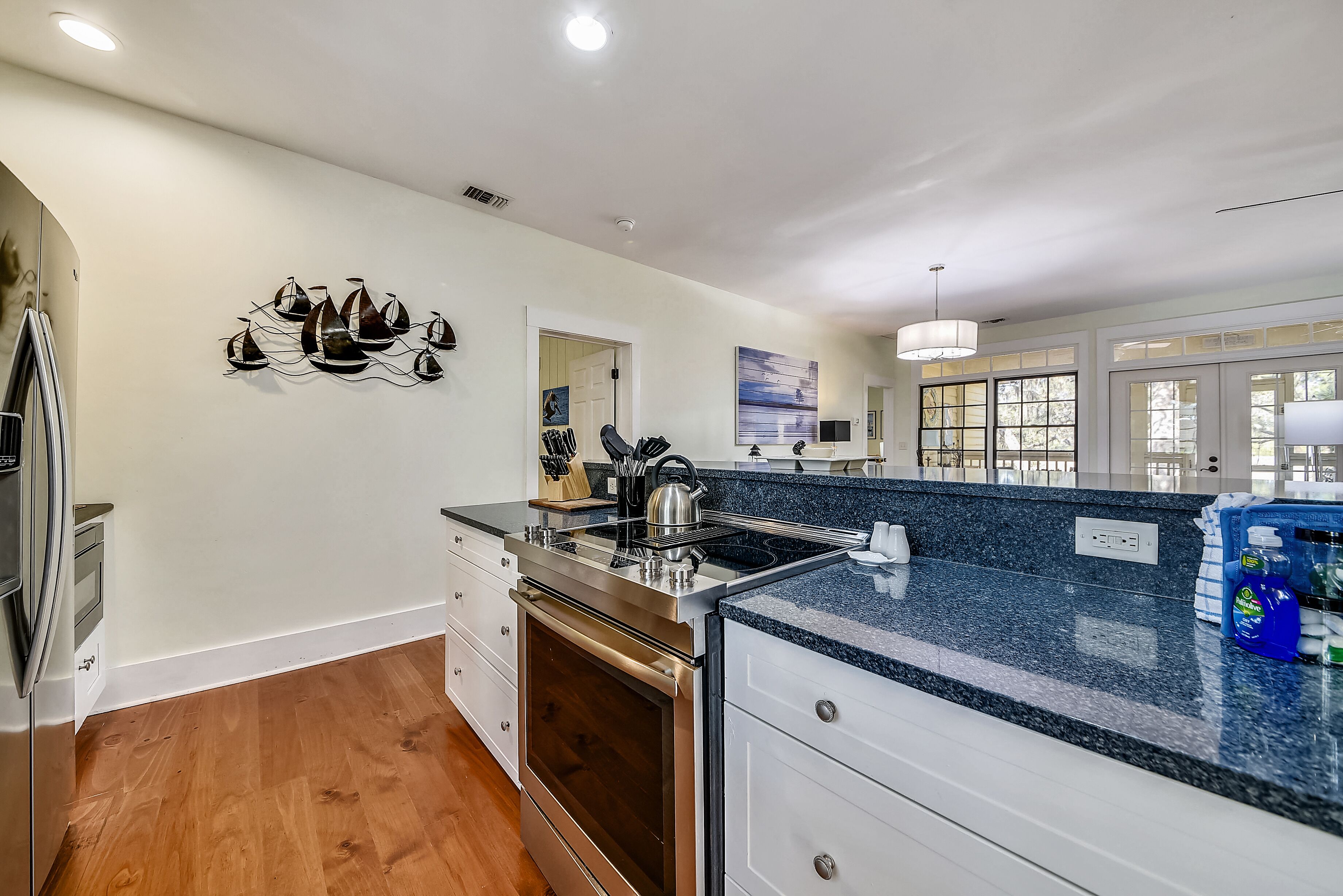 Ocean, Luxury, Pets ok, Cart & Bikes Included