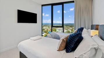 Luxury Apartment, 3 Bedrooms, Non Smoking, Ocean View | 3 bedrooms, premium bedding, iron/ironing board, free WiFi