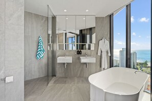 Luxury-Apartment, 3 Schlafzimmer, Nichtraucher, Meerblick | Badezimmer