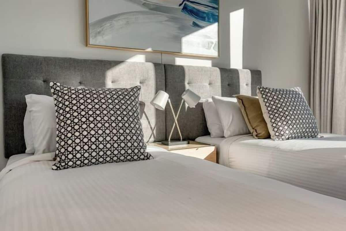 3 bedrooms, premium bedding, iron/ironing board, free WiFi