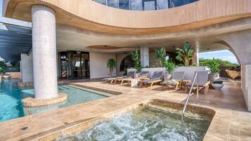 Outdoor spa tub