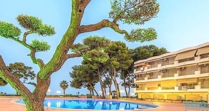 New international Loft, air-conditioned with pool and beach.