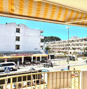 Property grounds - New international Loft, air-conditioned with pool and beach. (cambrils)