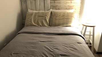 2 bedrooms, travel crib, WiFi