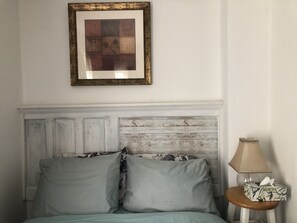 2 bedrooms, travel cot, WiFi - Historic apt. In the centre  of Elmira Heights (Elmira)