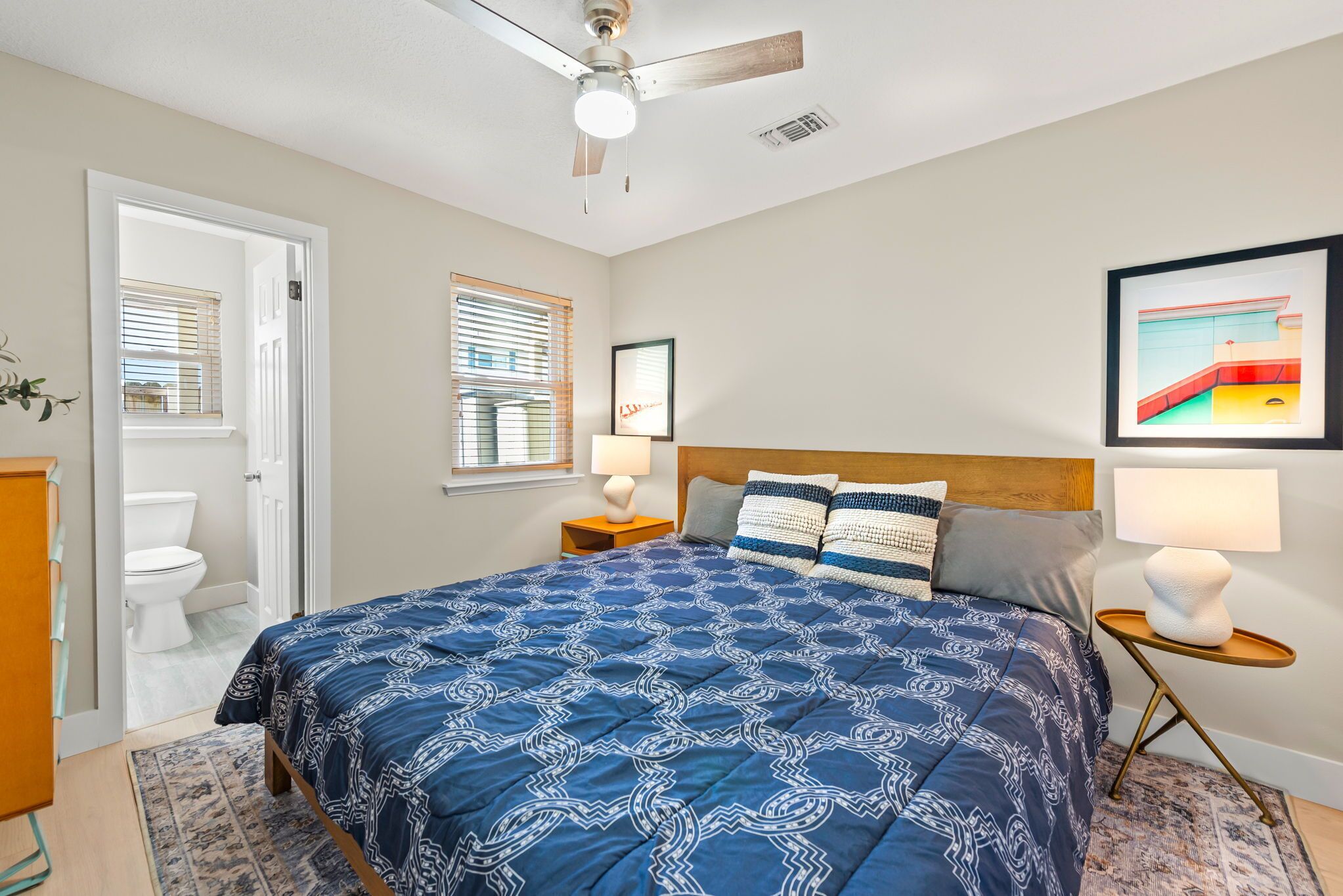 2 habitaciones, escritorio, cuna de viaje y wifi 