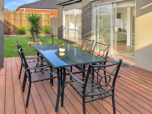 Deluxe House | Terrace/patio - Sleek Stylish Modern Close to Airport (Fraser Rise)