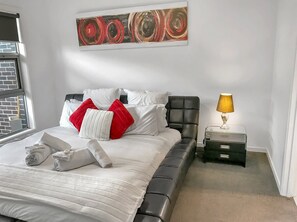 Maison Deluxe | 3 chambres, décor unique, ameublement unique, bureau
