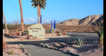 2 Pools & 11 Spas.WARM to HOT MINERAL WATER. Pools are cooled in the summer!