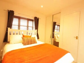 2 slaapkamers, een strijkplank/strijkijzer, wifi, beddengoed