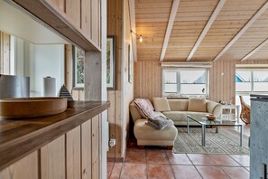 Televisión, chimenea, estéreo