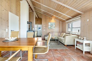 Dining - Vacation Home "Tohuus" close to the Beach with Wi-Fi, Terrace & Garden (Wesselburenerkoog)