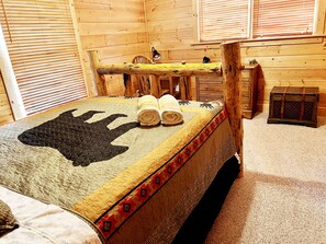 4 bedrooms, desk, iron/ironing board, free WiFi