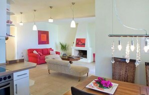 TV, books - Villa Ares with private pool and a spectacular seaview 150m from the beach (Lasithi)