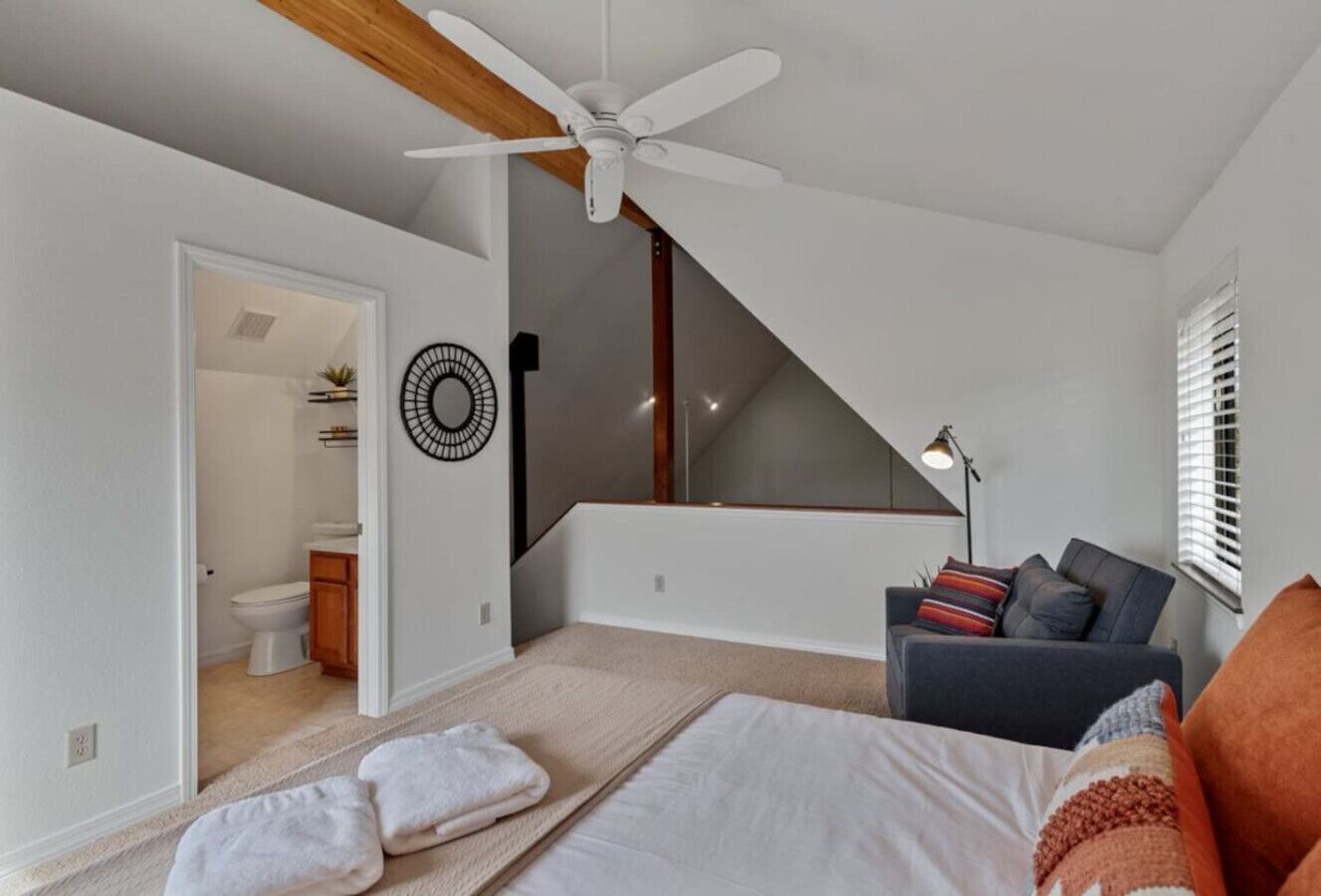 2 bedrooms, desk, free WiFi, bed sheets