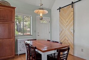 Dining - Hillside Hideaway (Williams)