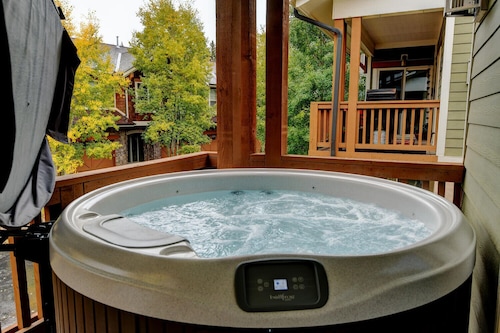 Downtown WP Villa 558 I Great Views I Private Hot Tub I Discounted Attractions