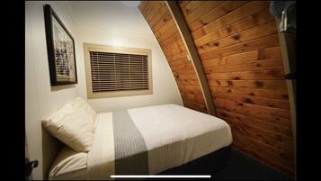 3 bedrooms, travel crib, free WiFi, bed sheets