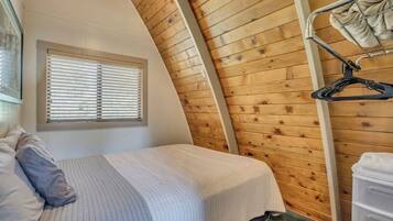 3 bedrooms, travel crib, free WiFi, bed sheets