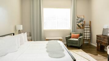 4 bedrooms, desk, iron/ironing board, free WiFi